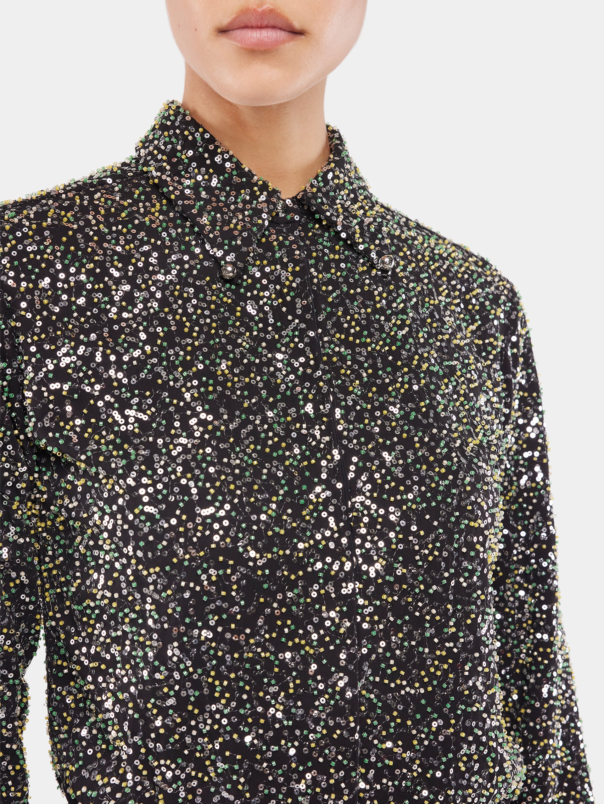 Chemise en crêpe avec broderies de sequins