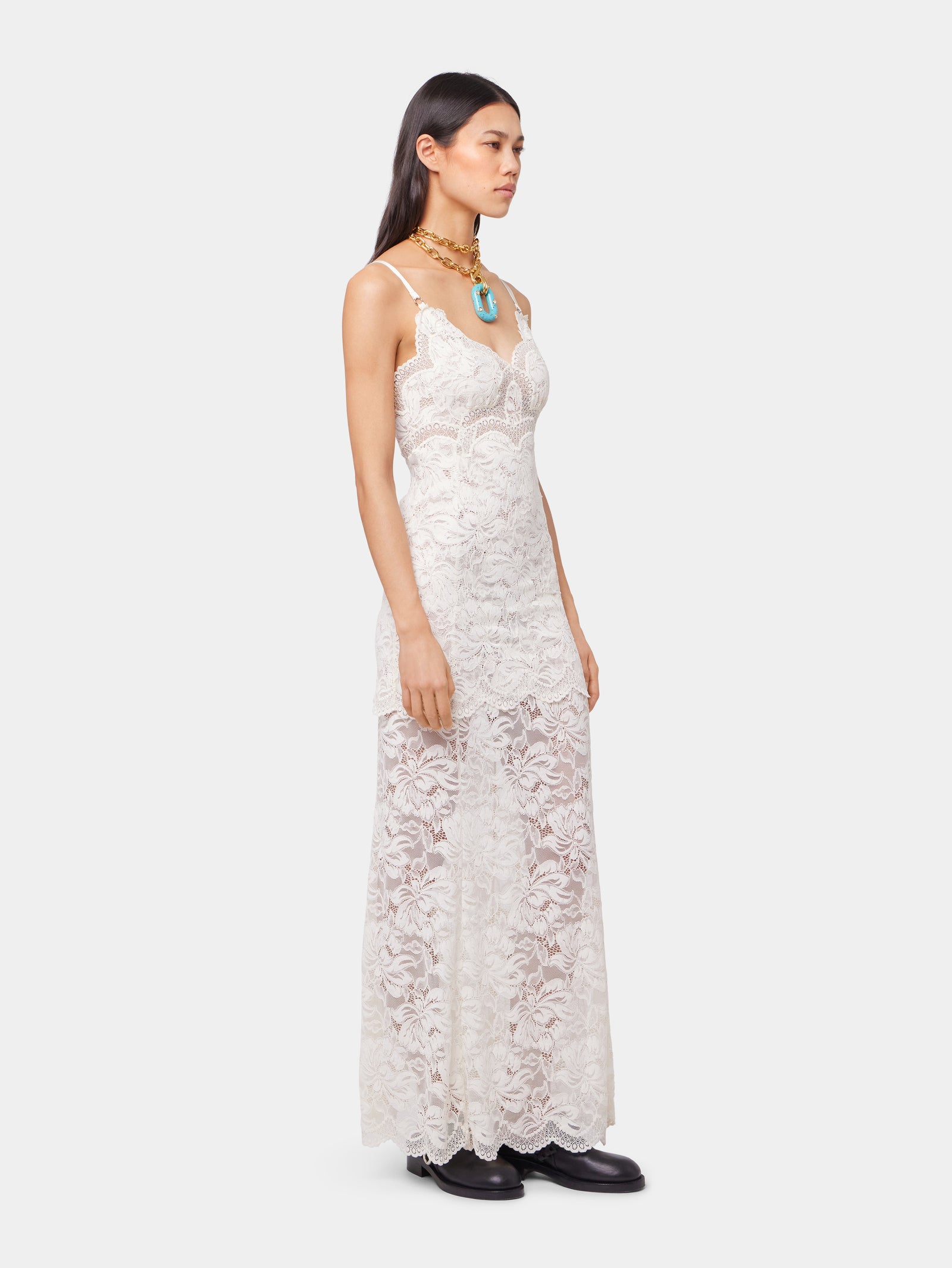 Ivory long dress in lace position 2 - Image 2