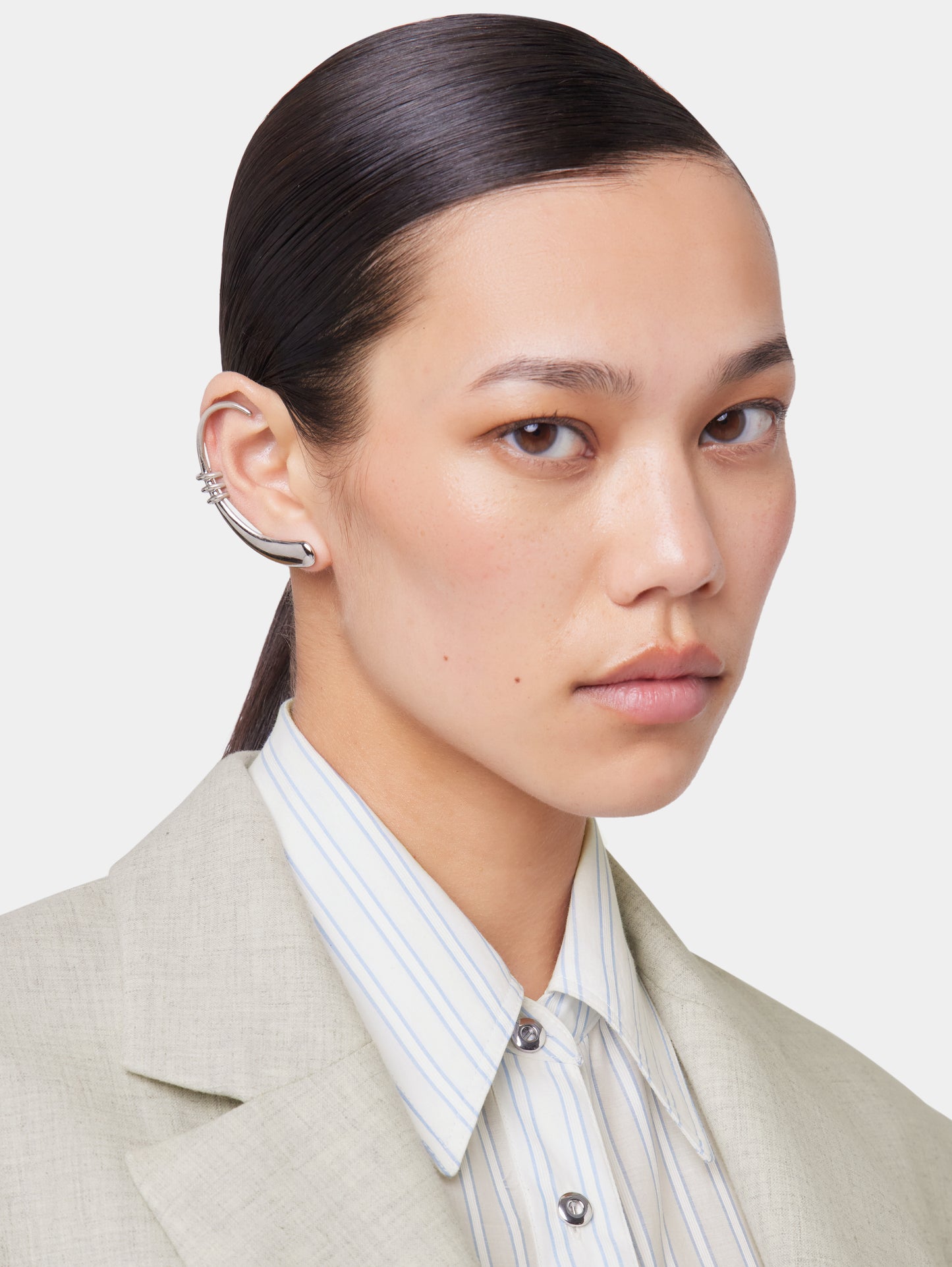 SILVER MONO EARRING position 2