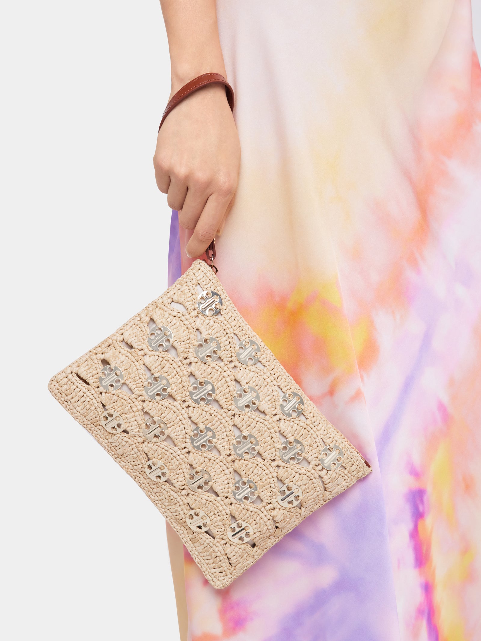 Pouch in raffia position 2 - Image 2