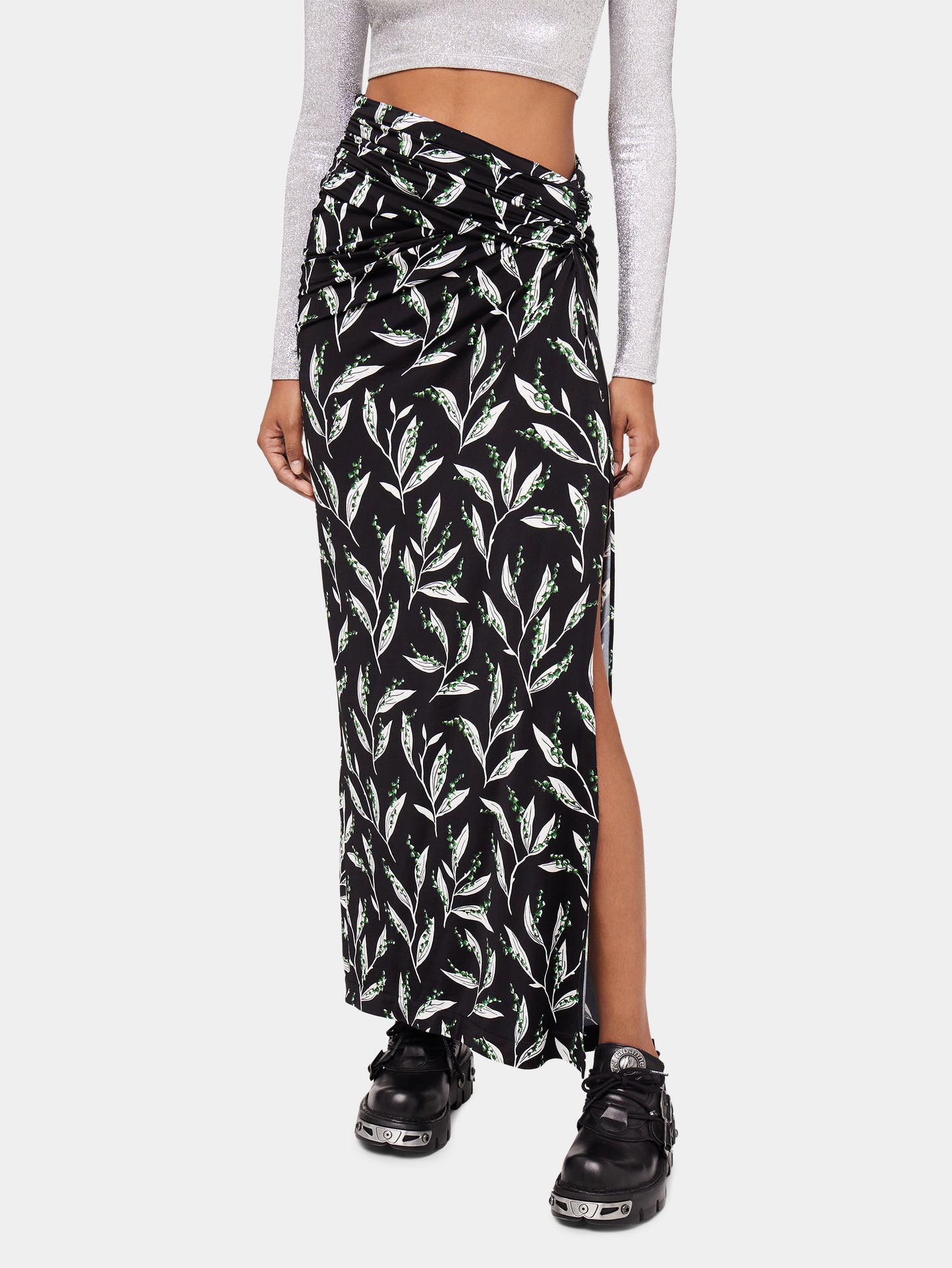 Long black skirt with thrush print
