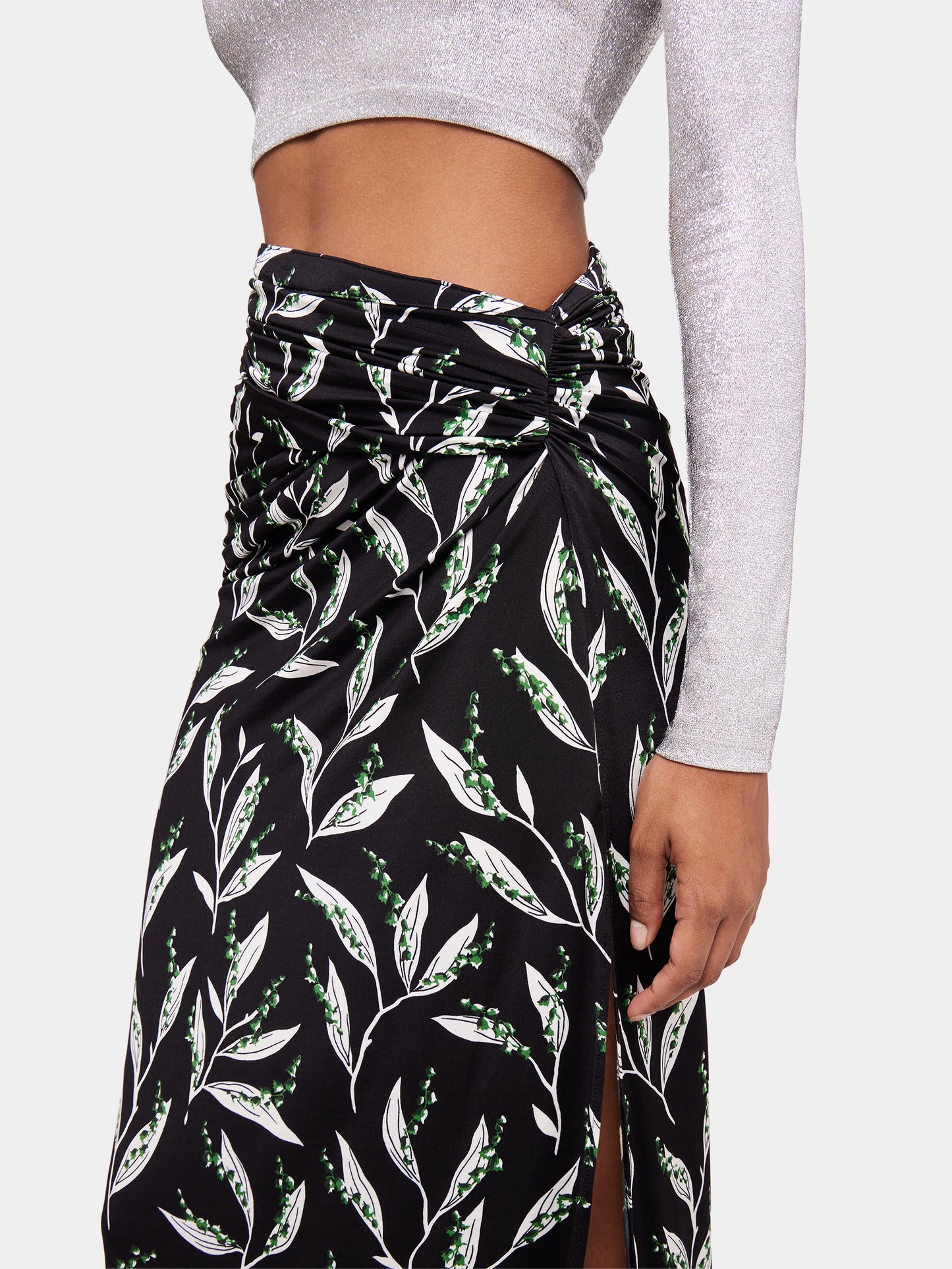 Long black skirt with thrush print