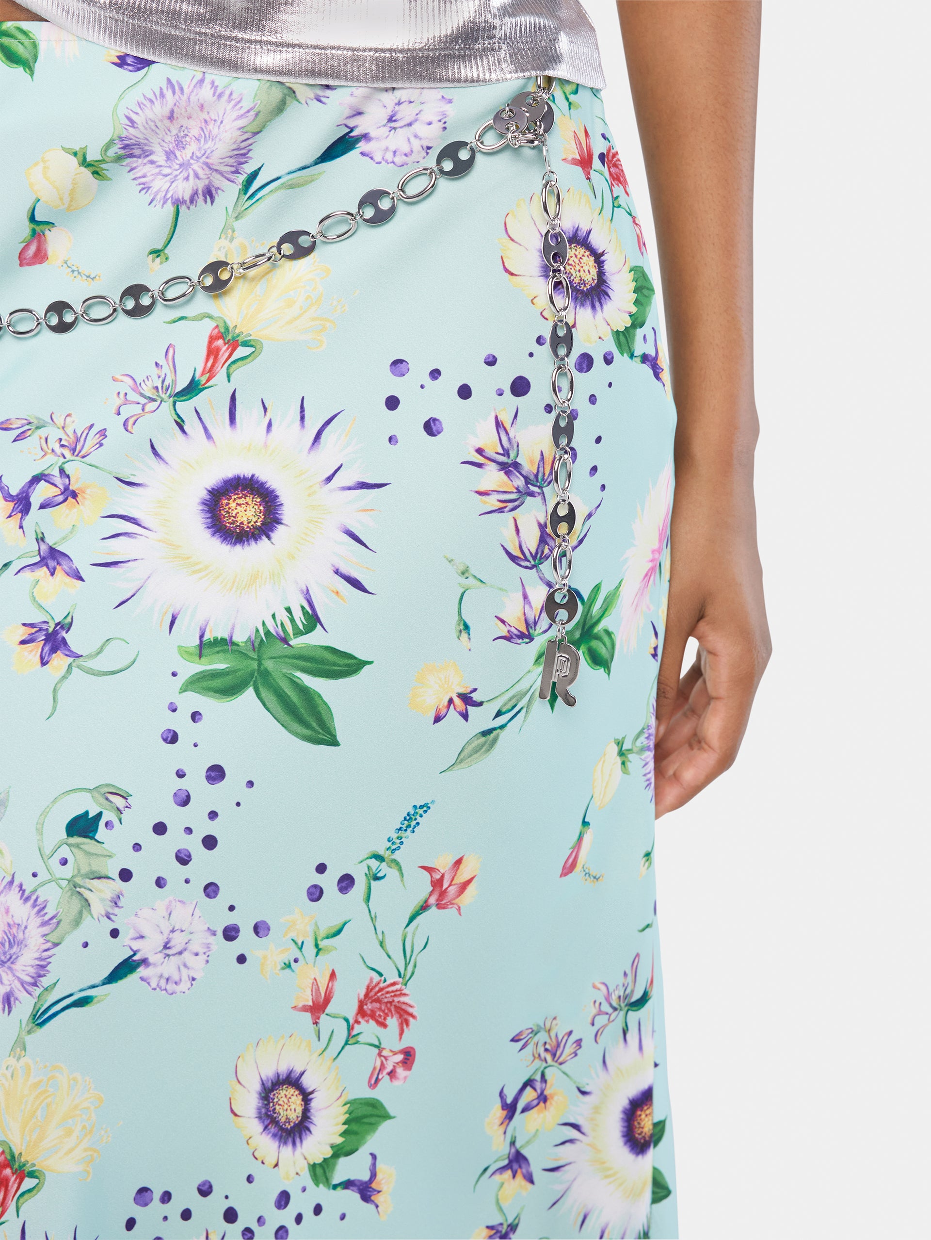 Floral patterned skirt with chain details