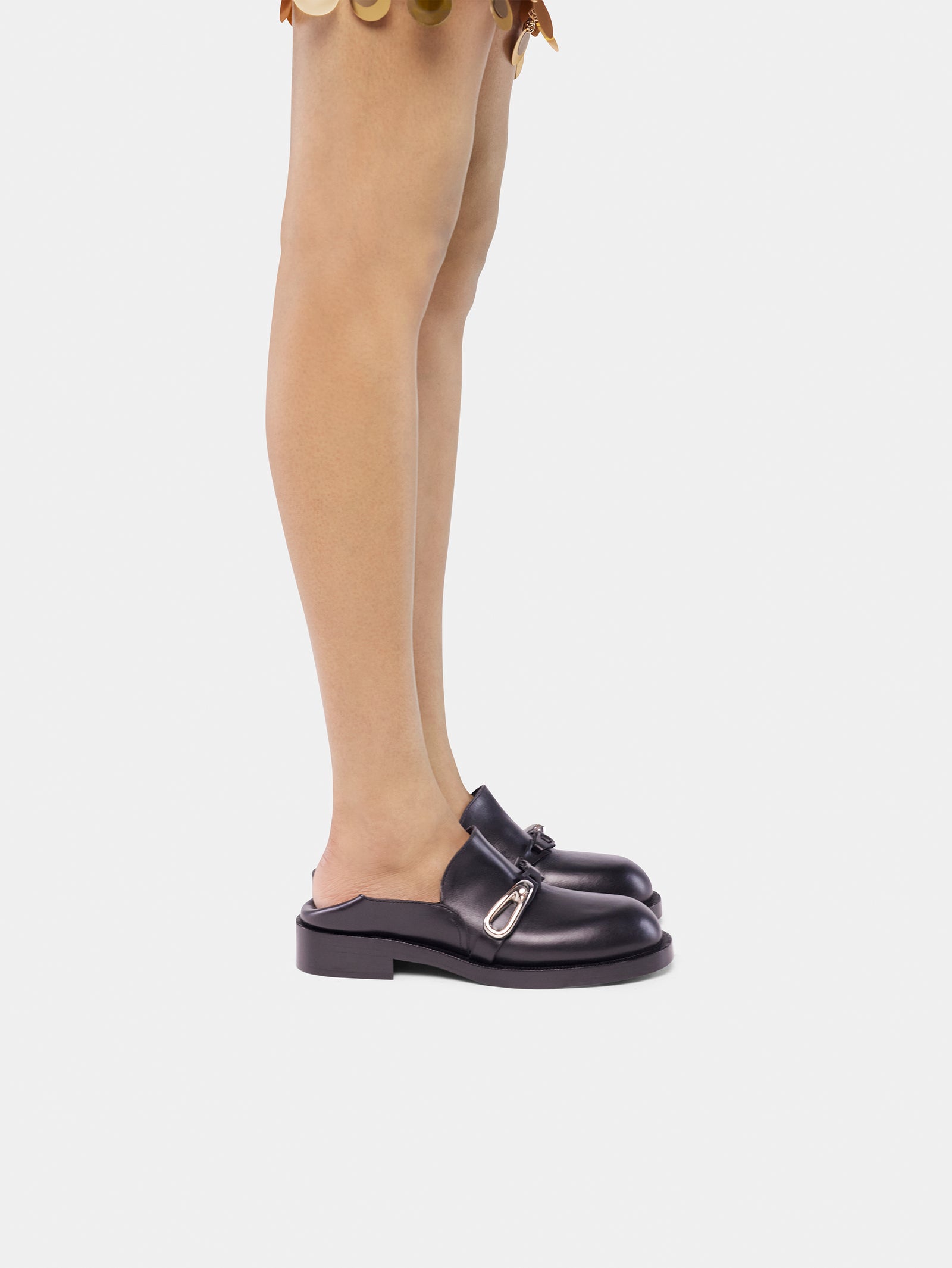 Black mules in smooth leather position 2 - Image 2