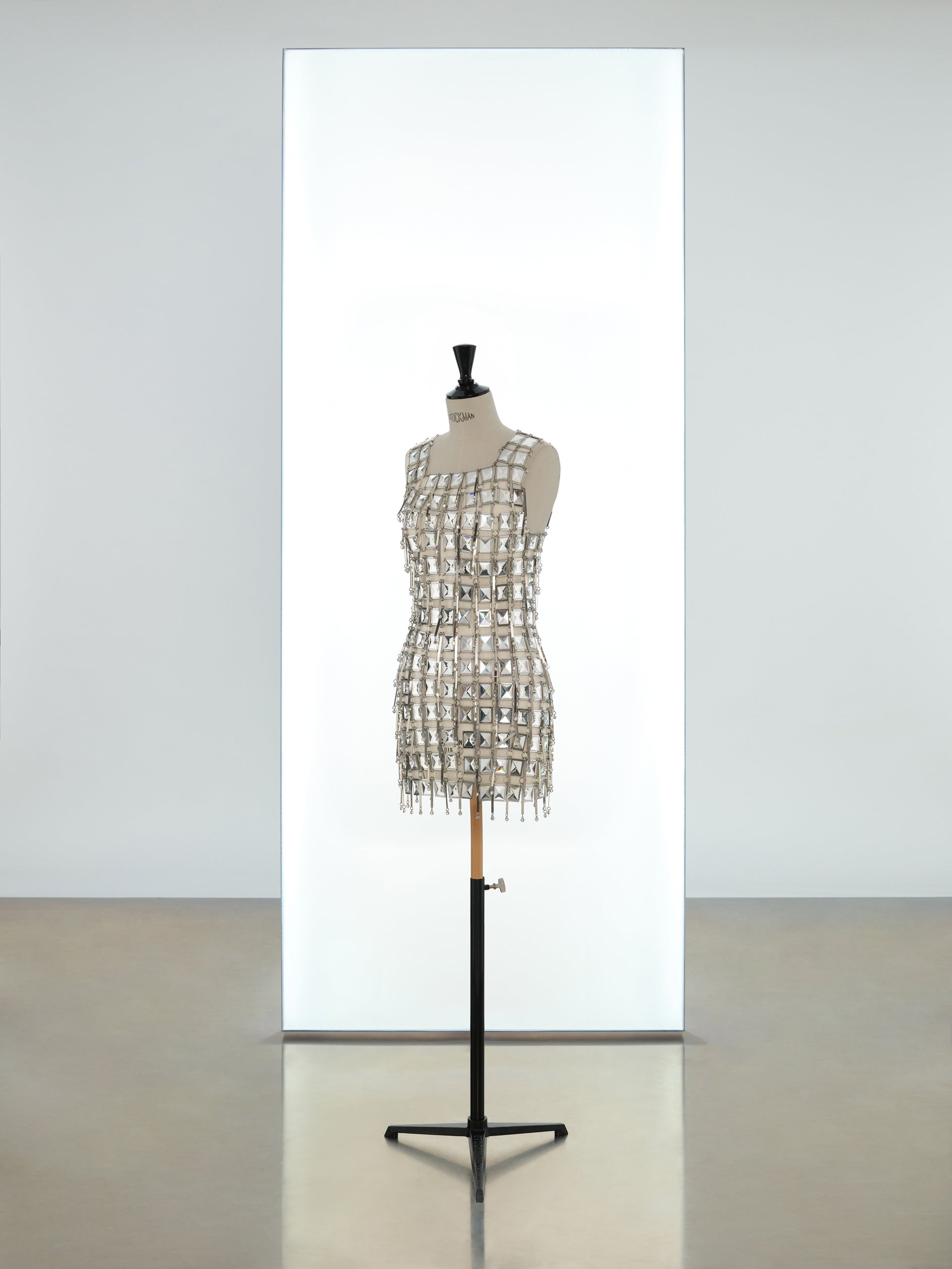 Short strap dress made in metallic jewels assembly