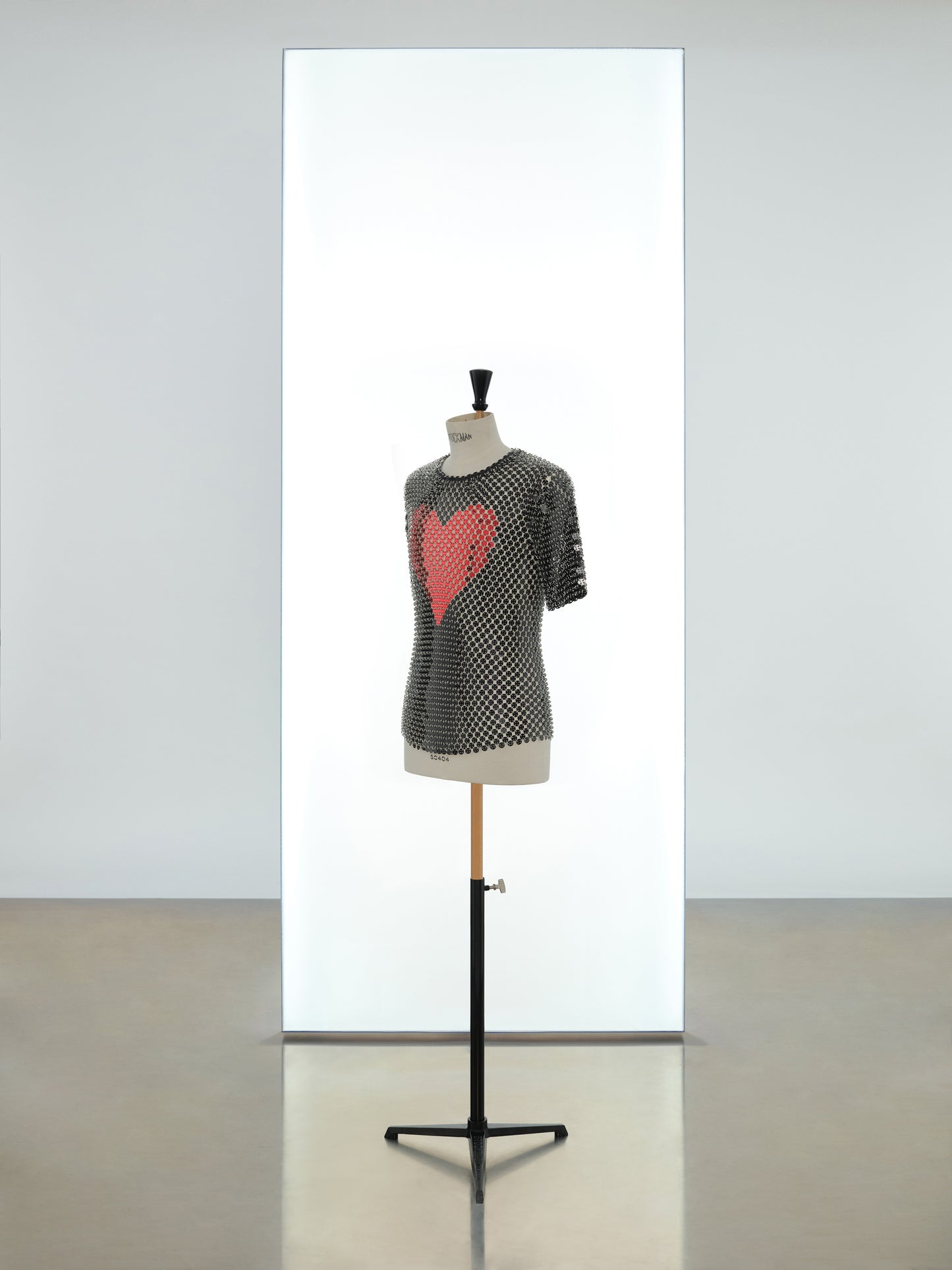 T-shirt made in metallic assembly