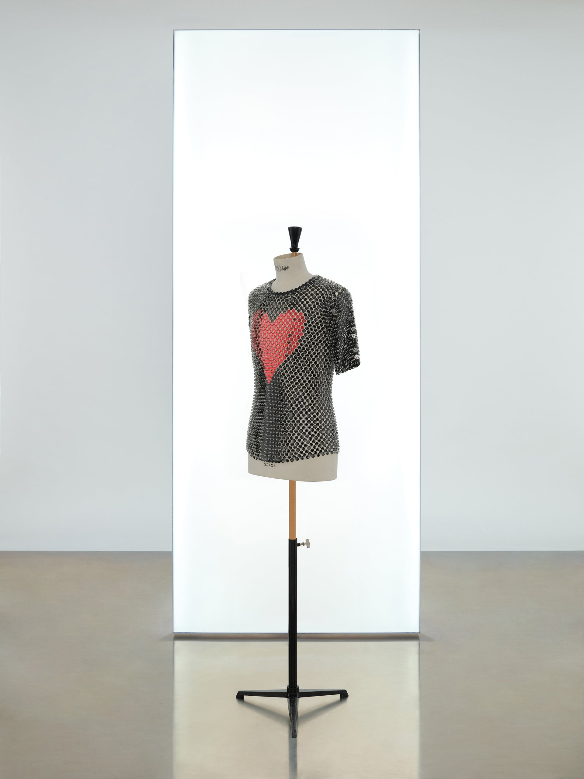 T-shirt made in metallic assembly