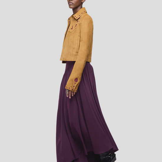 Veste en cuir camel ajustée avec ornements 